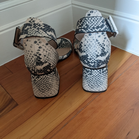 Sandals - Picture 3 of 4